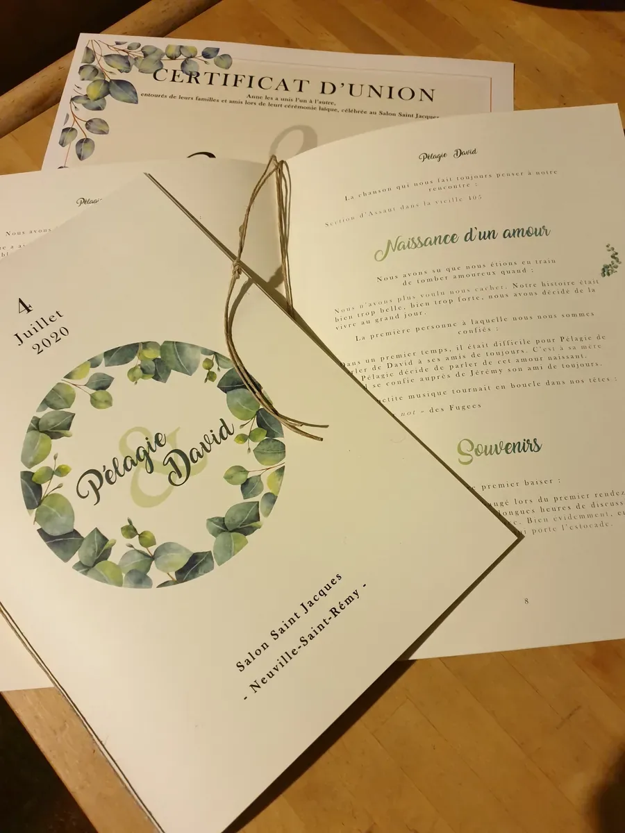 Pages intérieures d'un livret de cérémonie laïque, sections narratives